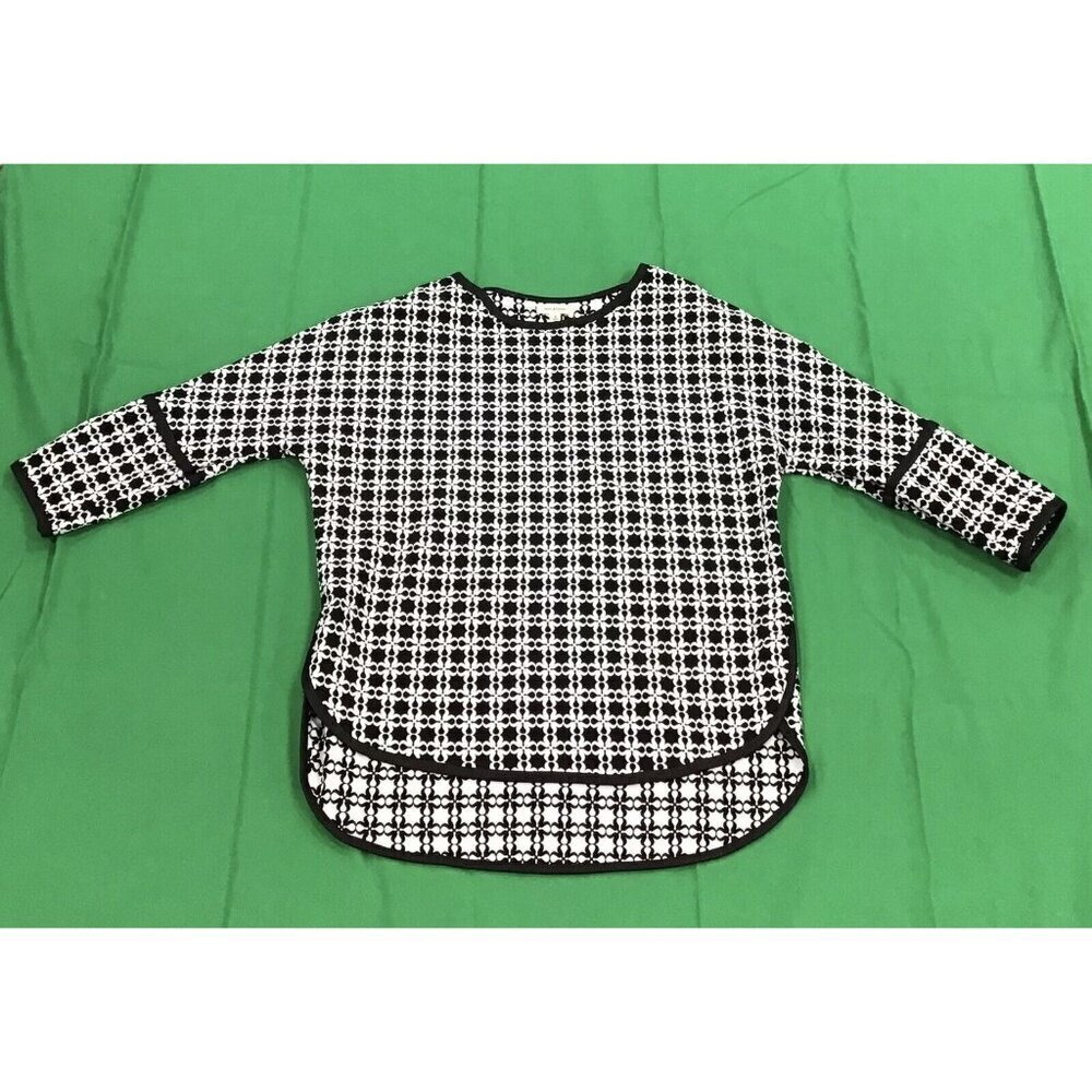 Womans Size Small Black and White Pattern Shirt